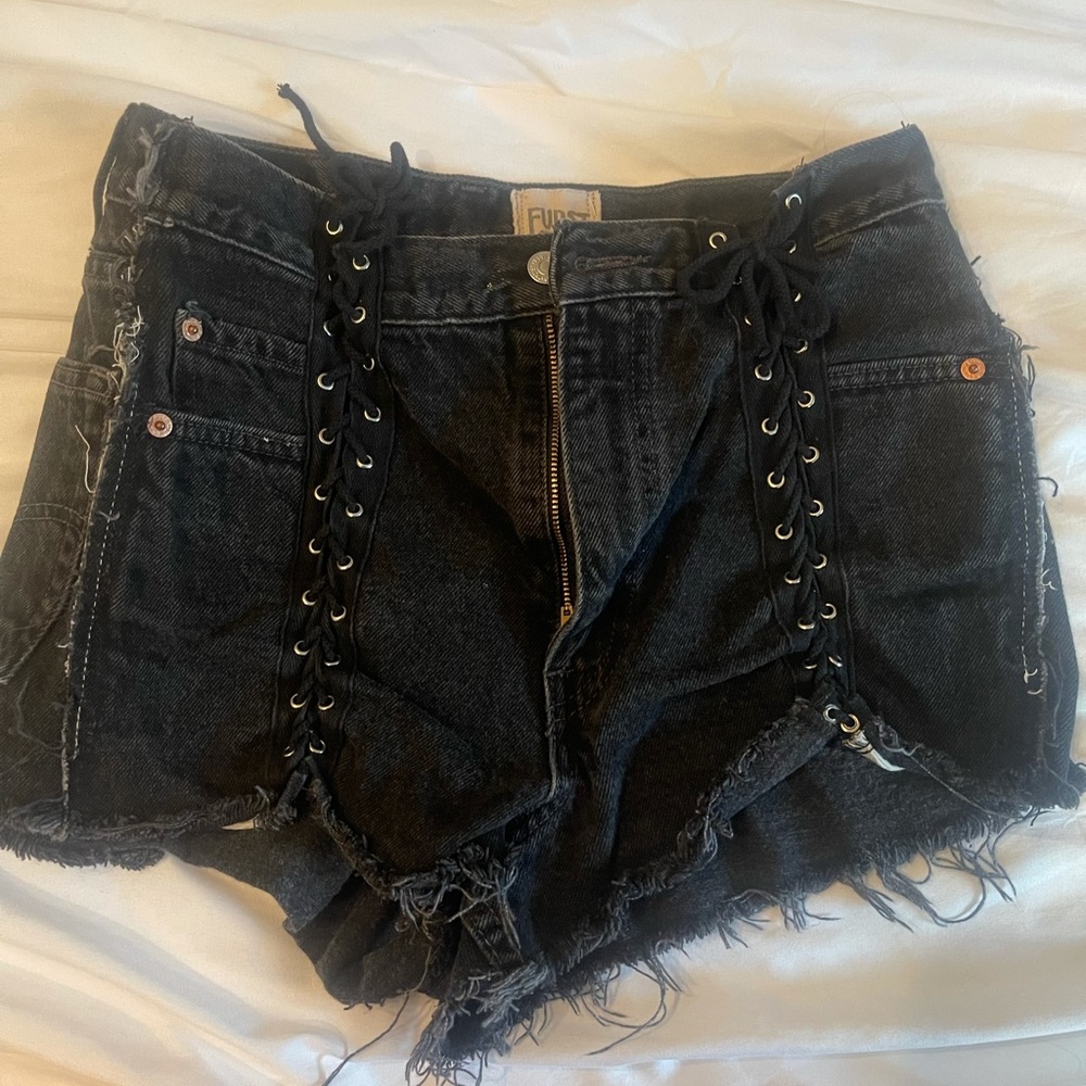 Vintage dark grey Levi shorts with lace up